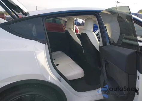 2022 Tesla Model Y Performance Dual Motor All-Wheel Drive z USA, uszkodzony, nr VIN 7SAYGDEF9NF546133